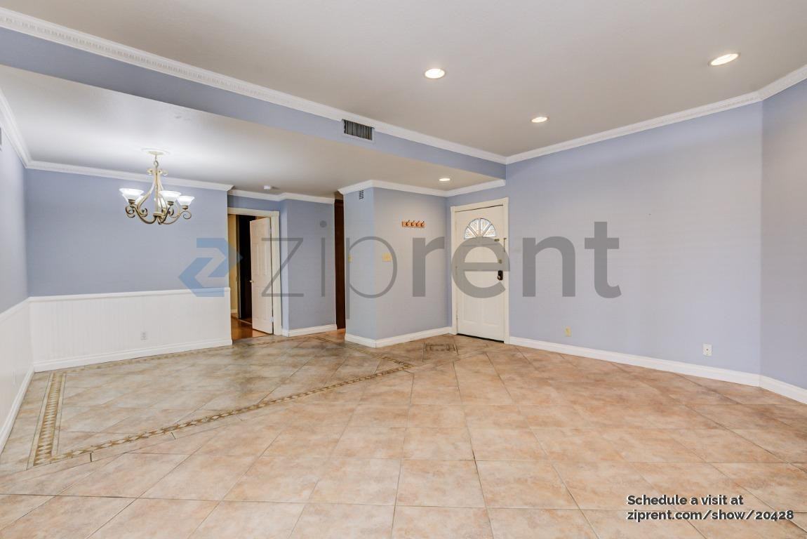 601 N Kenwood St #204 - Photo 4 of 19