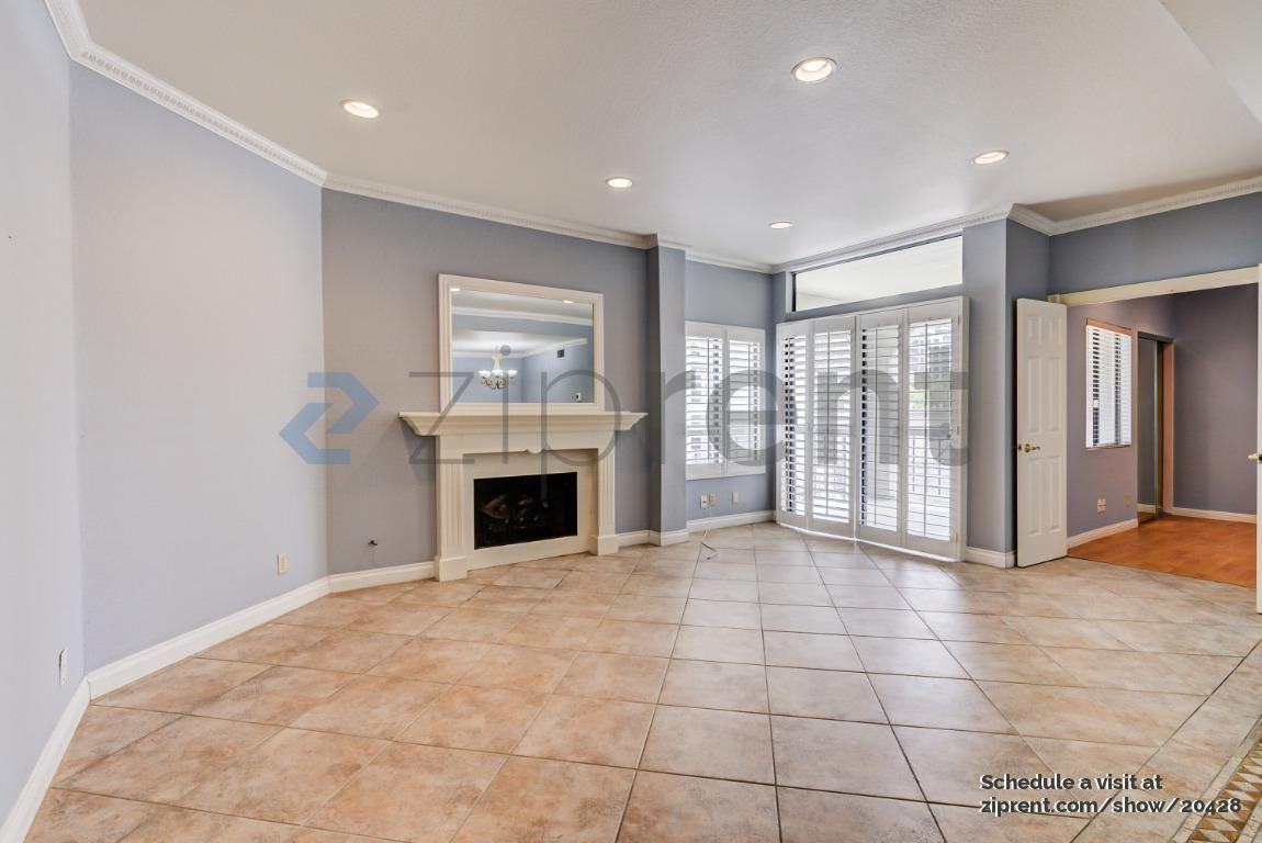 601 N Kenwood St #204 - Photo 5 of 19