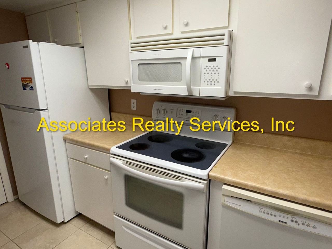 1630 Sw 16th St - Photo 4 of 15