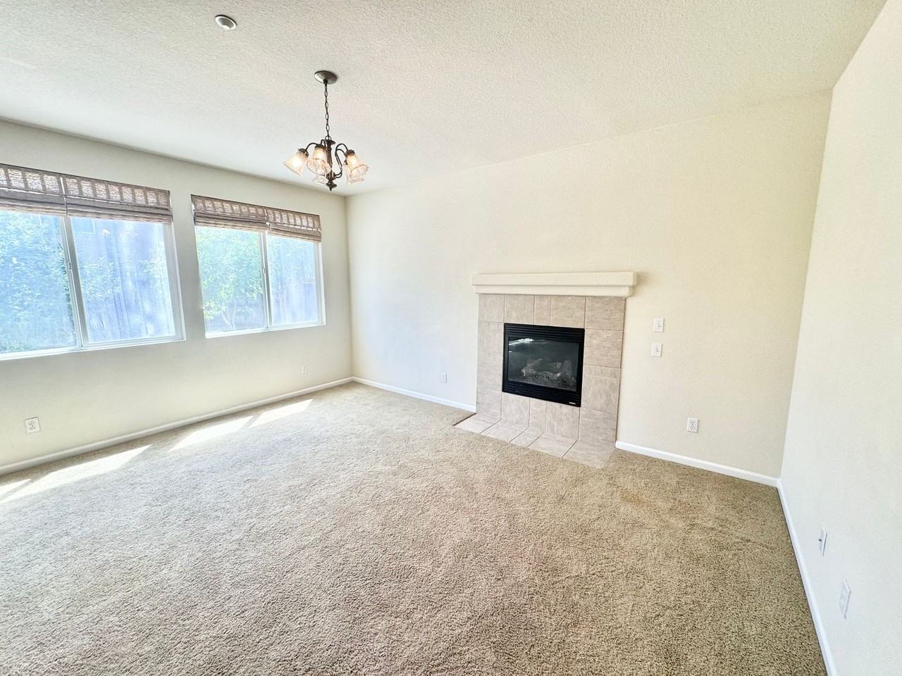 1776 Farnham Ave - Photo 5 of 42