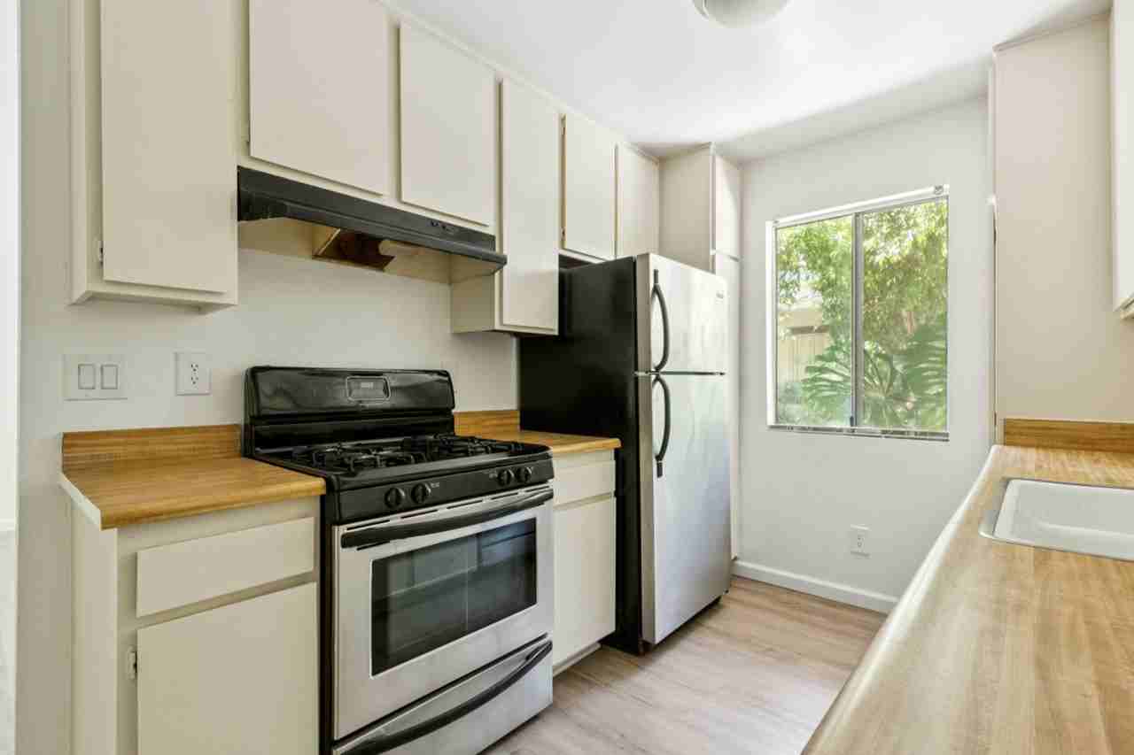 8800 Cedros Ave - Photo 2 of 18