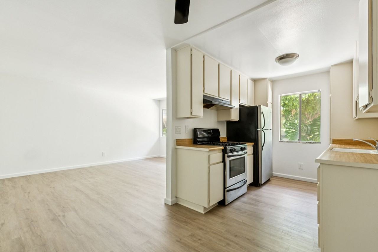 8800 Cedros Ave - Photo 4 of 18