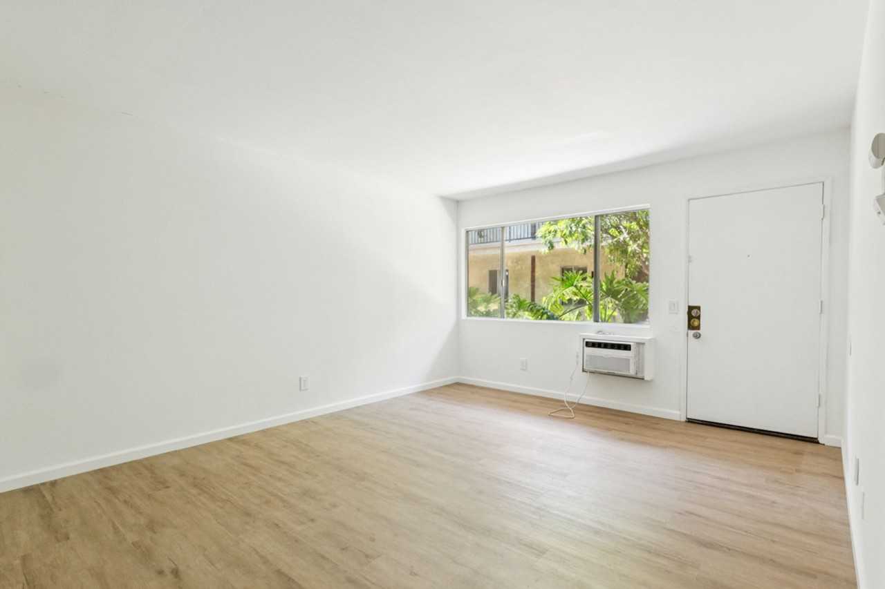 8800 Cedros Ave - Photo 7 of 18