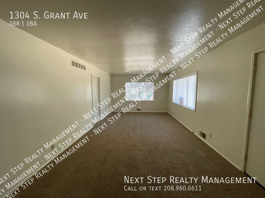 1304 S Grant Ave - Photo 2 of 14