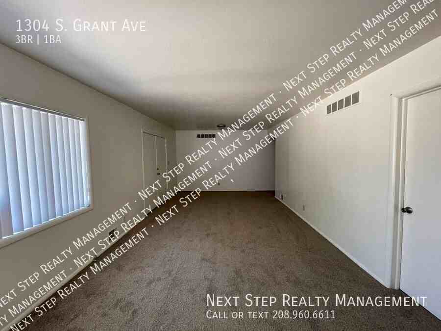 1304 S Grant Ave - Photo 3 of 14