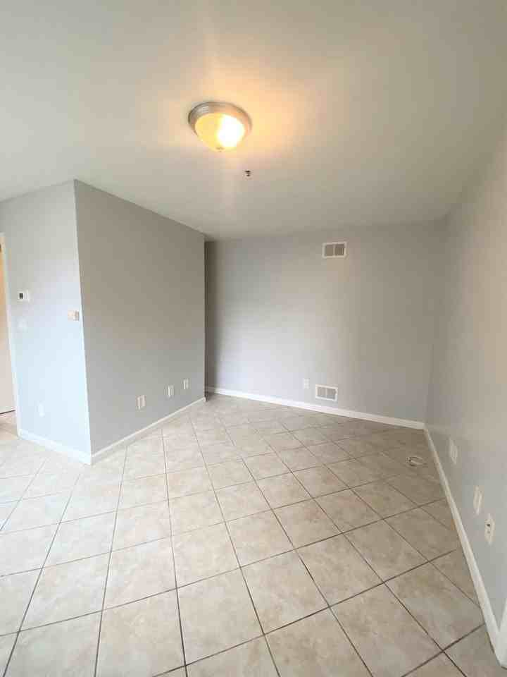 812 - OM-812 New York Avenue LLC - Photo 6 of 24
