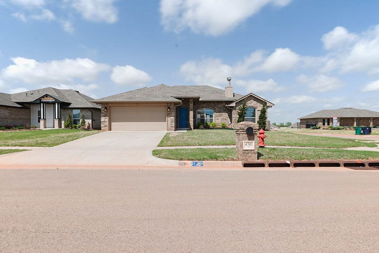 4701 Apatite Bluff Dr - Photo 2 of 23