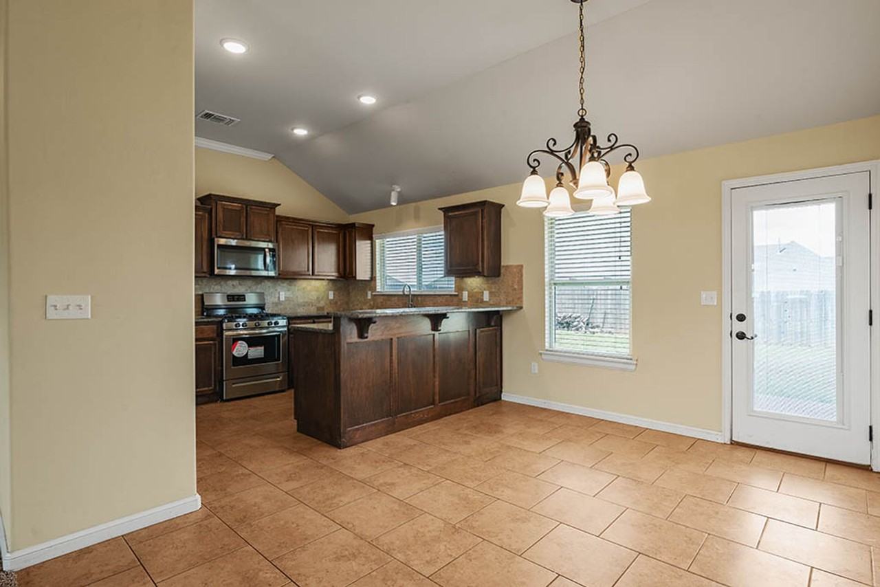 4701 Apatite Bluff Dr - Photo 5 of 23