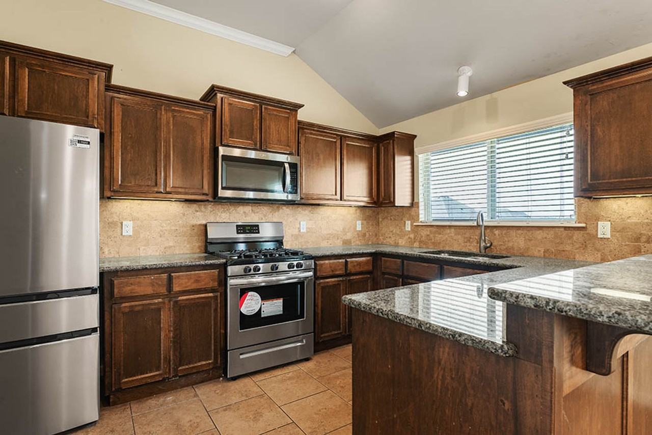 4701 Apatite Bluff Dr - Photo 6 of 23