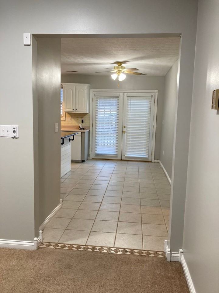 121 Chevy Chase Pl - Photo 4 of 34