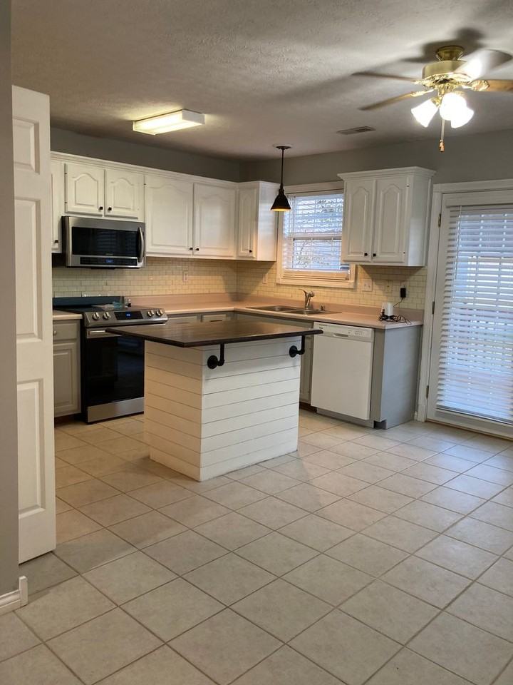 121 Chevy Chase Pl - Photo 5 of 34