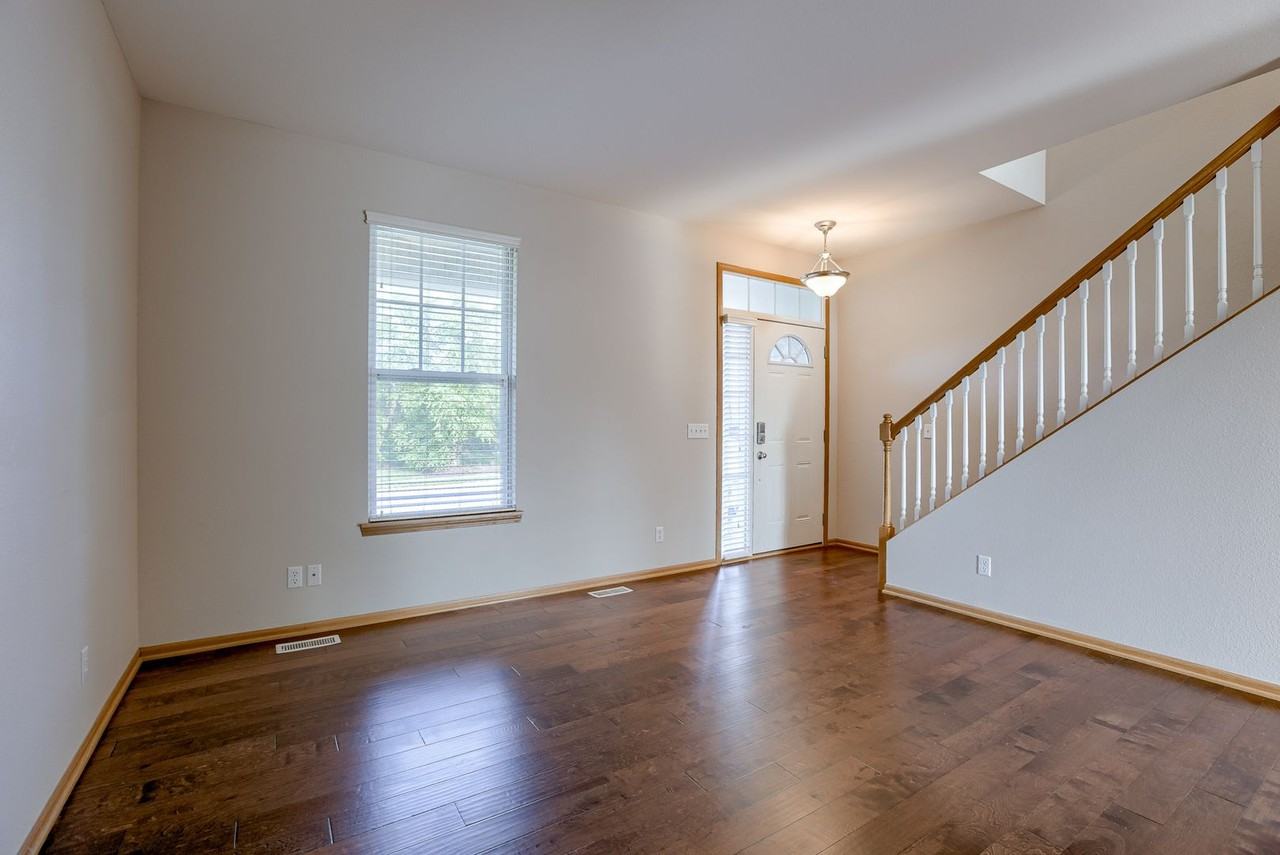 2415 Quartz Dr - Photo 2 of 23