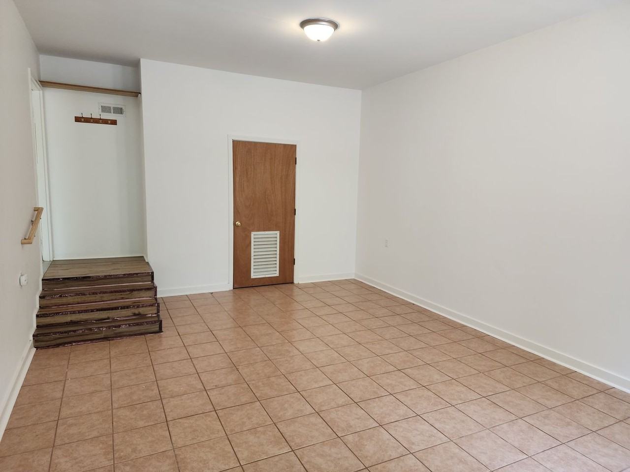 1407 Dispatch Rd - Photo 7 of 23