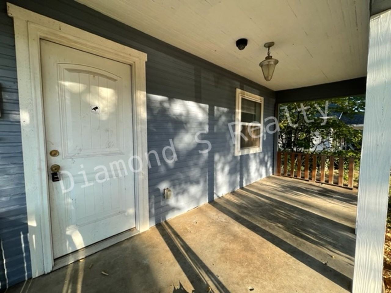 1301 N Fremont Ave - Photo 2 of 11