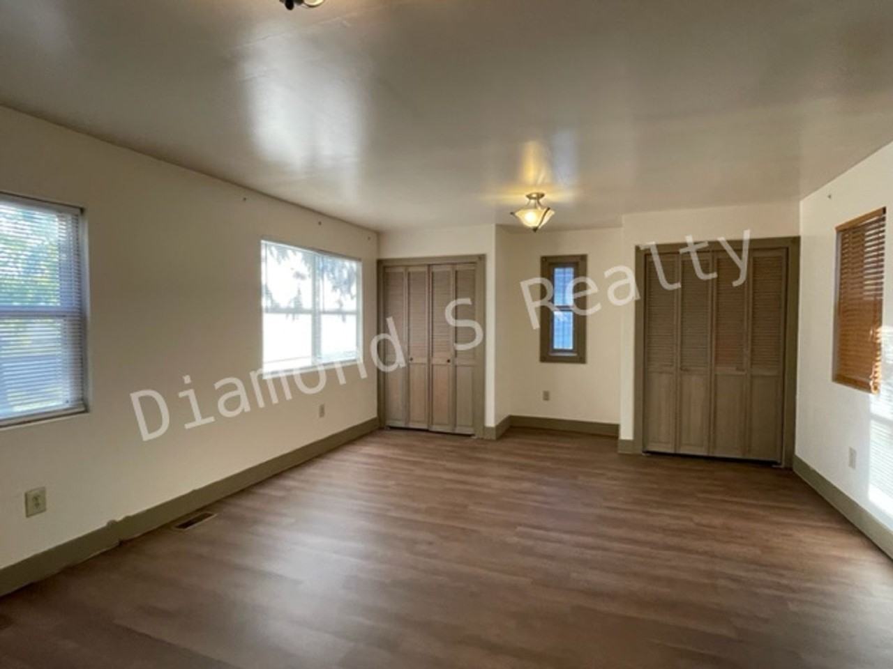 1301 N Fremont Ave - Photo 4 of 11