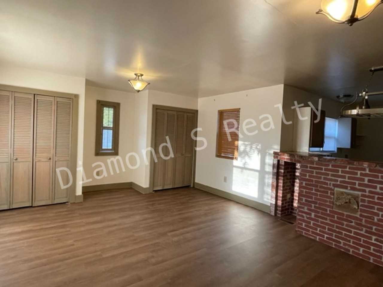 1301 N Fremont Ave - Photo 5 of 11