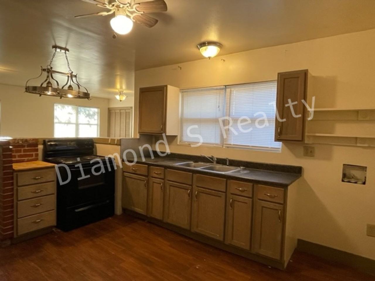 1301 N Fremont Ave - Photo 7 of 11