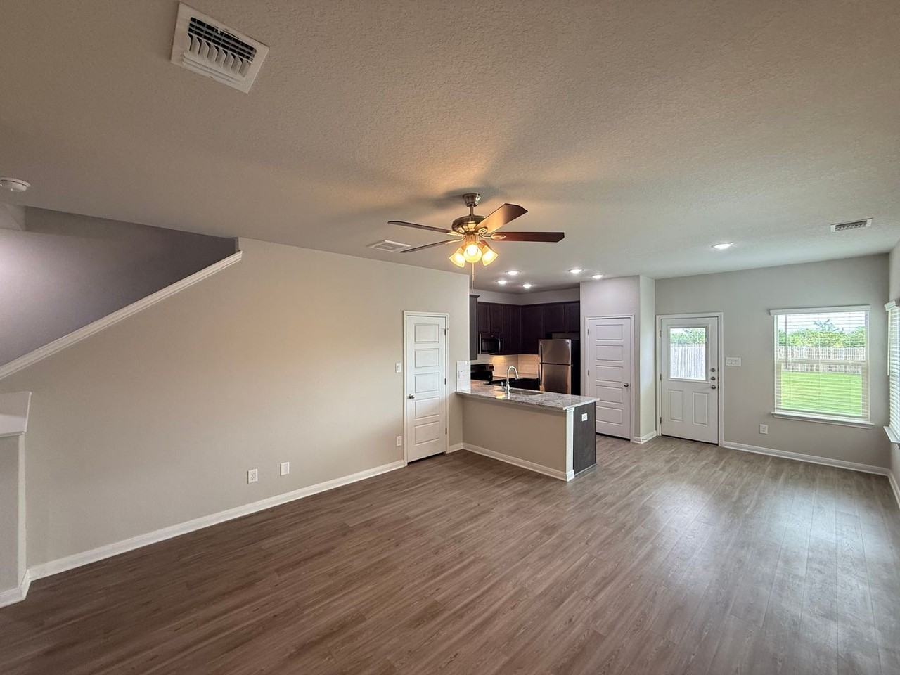467 Emma Dr - Photo 3 of 18