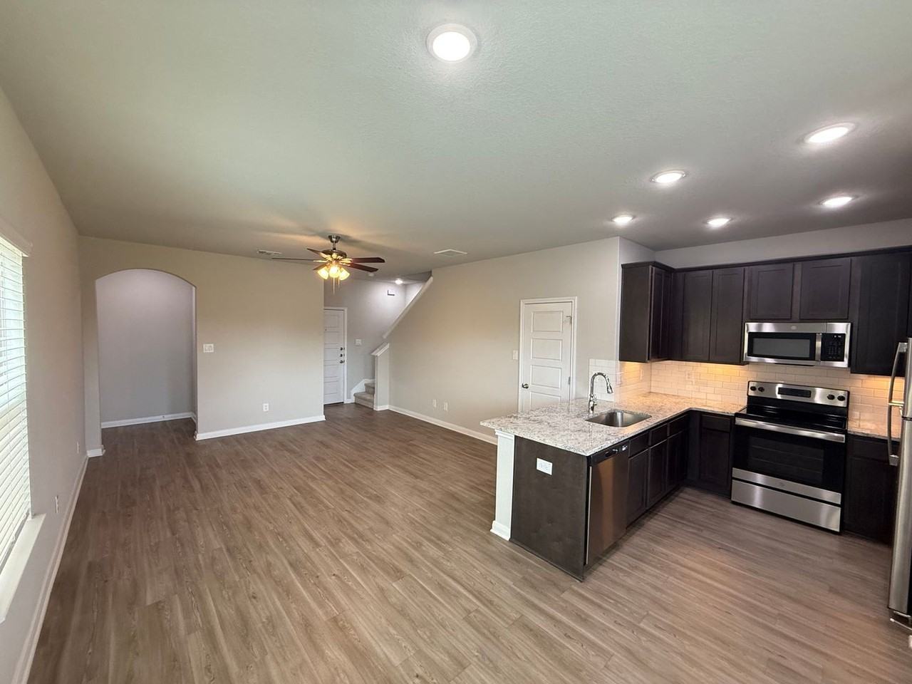467 Emma Dr - Photo 4 of 18