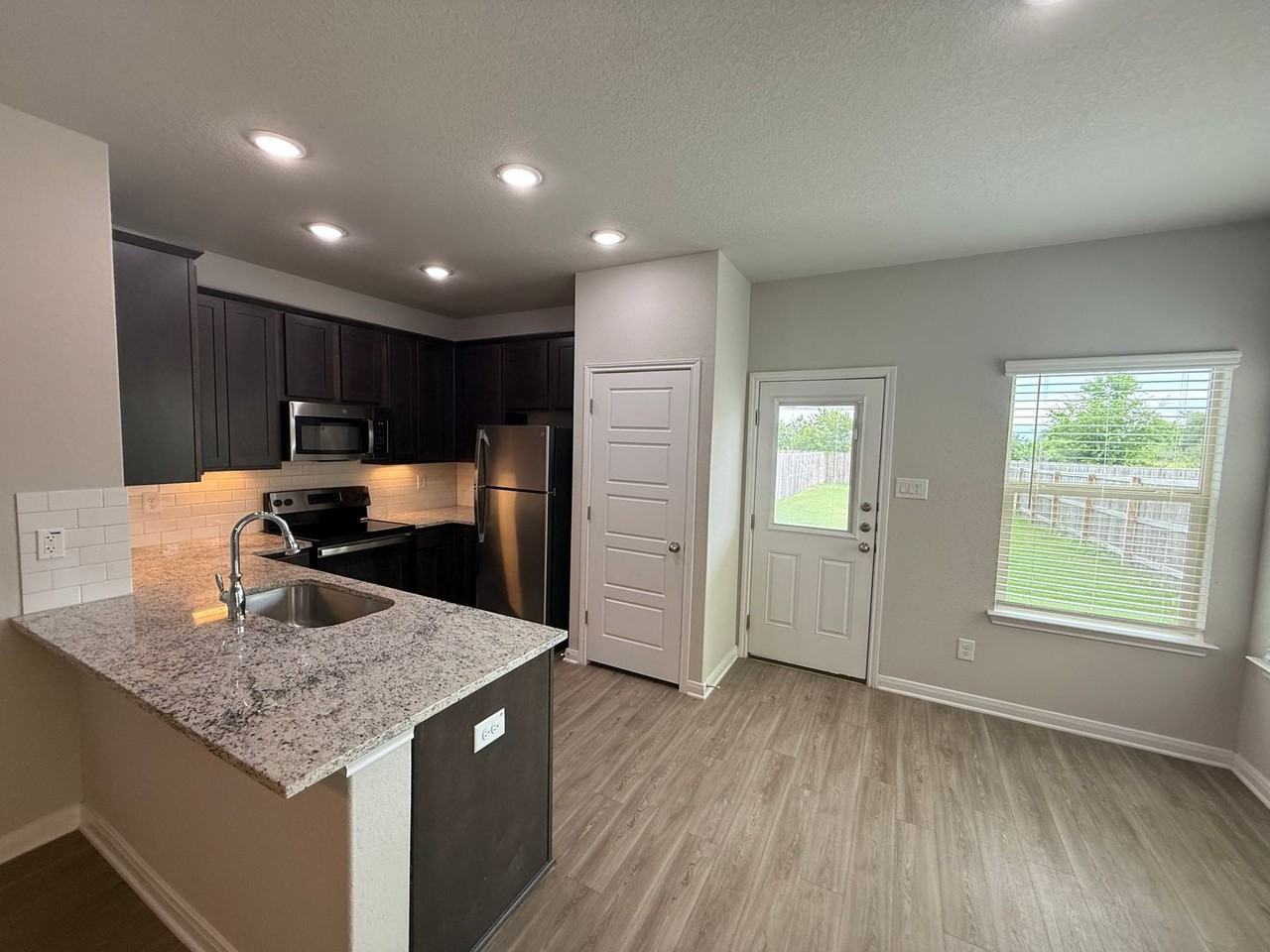 467 Emma Dr - Photo 5 of 18