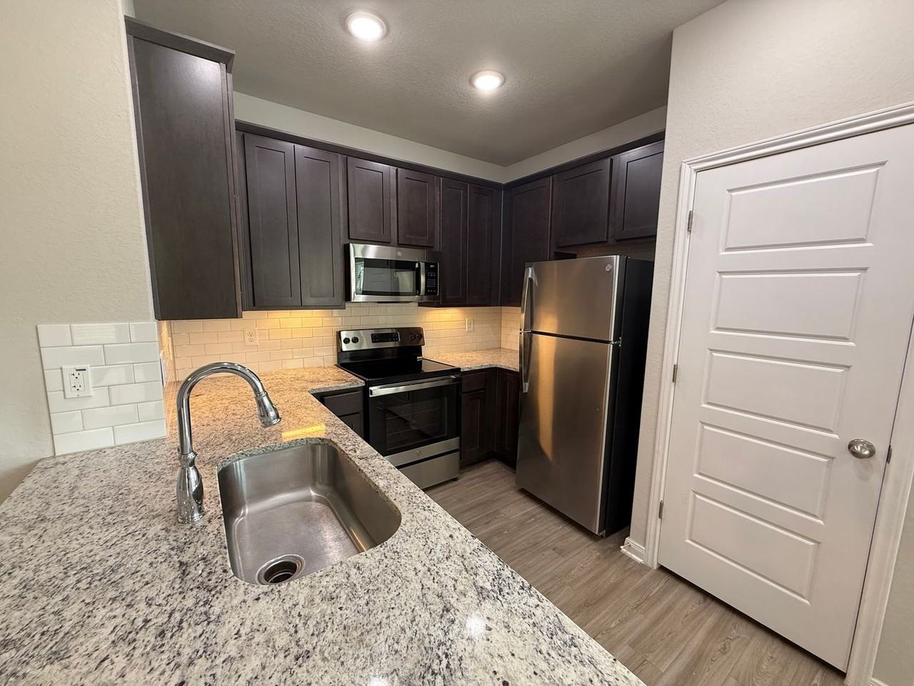 467 Emma Dr - Photo 6 of 18