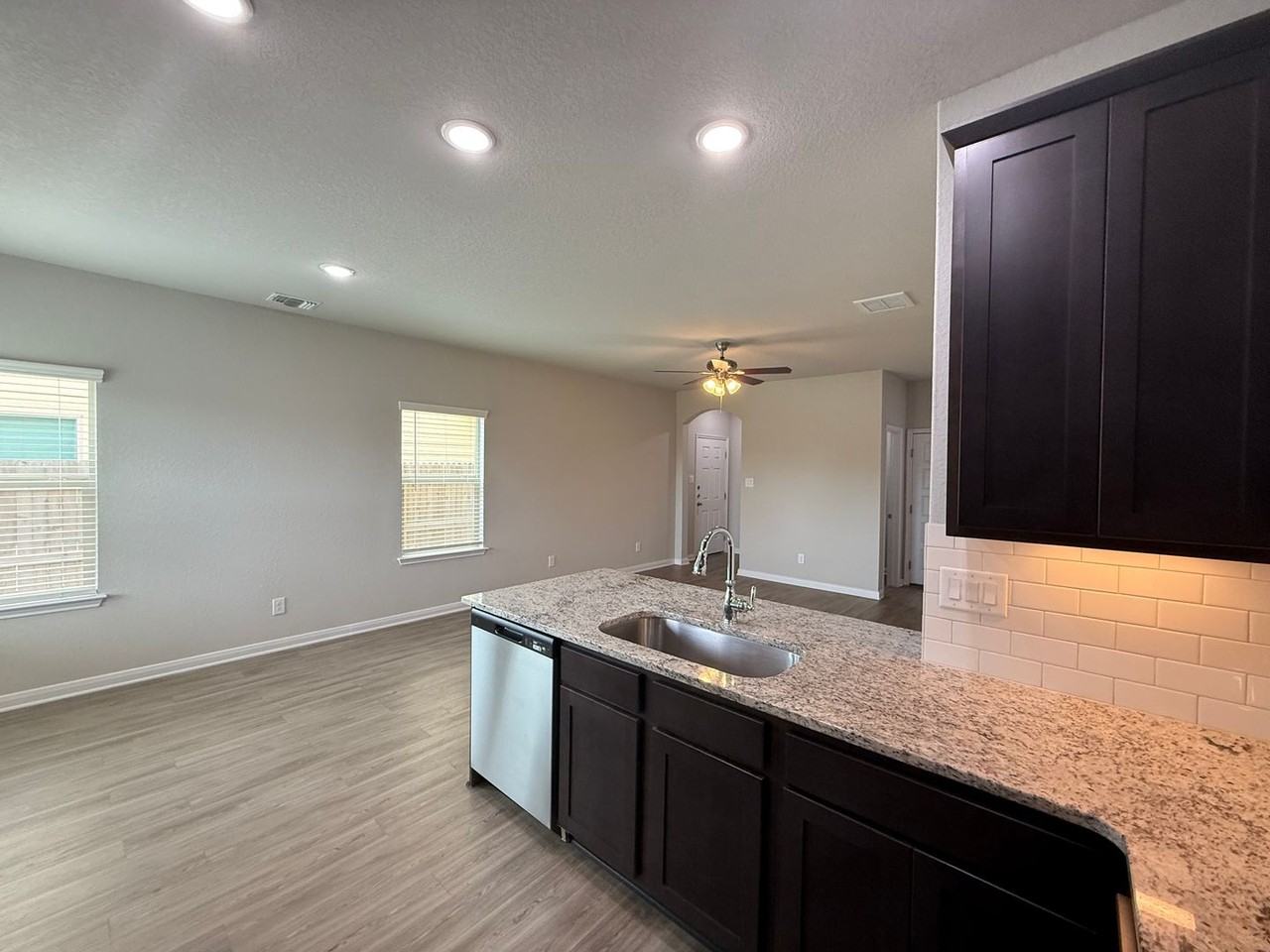467 Emma Dr - Photo 7 of 18