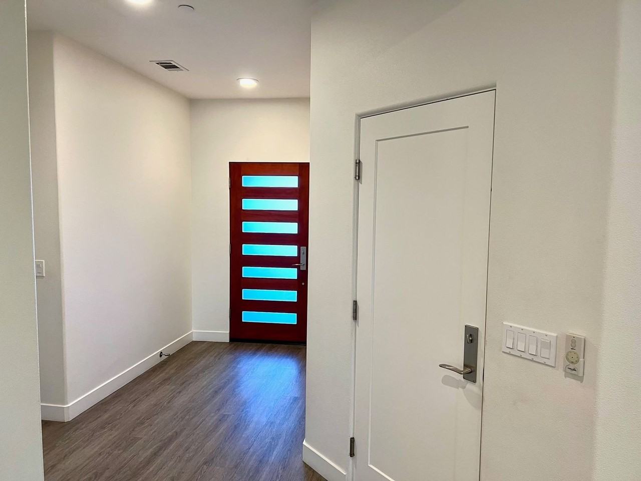 3711 Redwood Cir - Photo 3 of 25