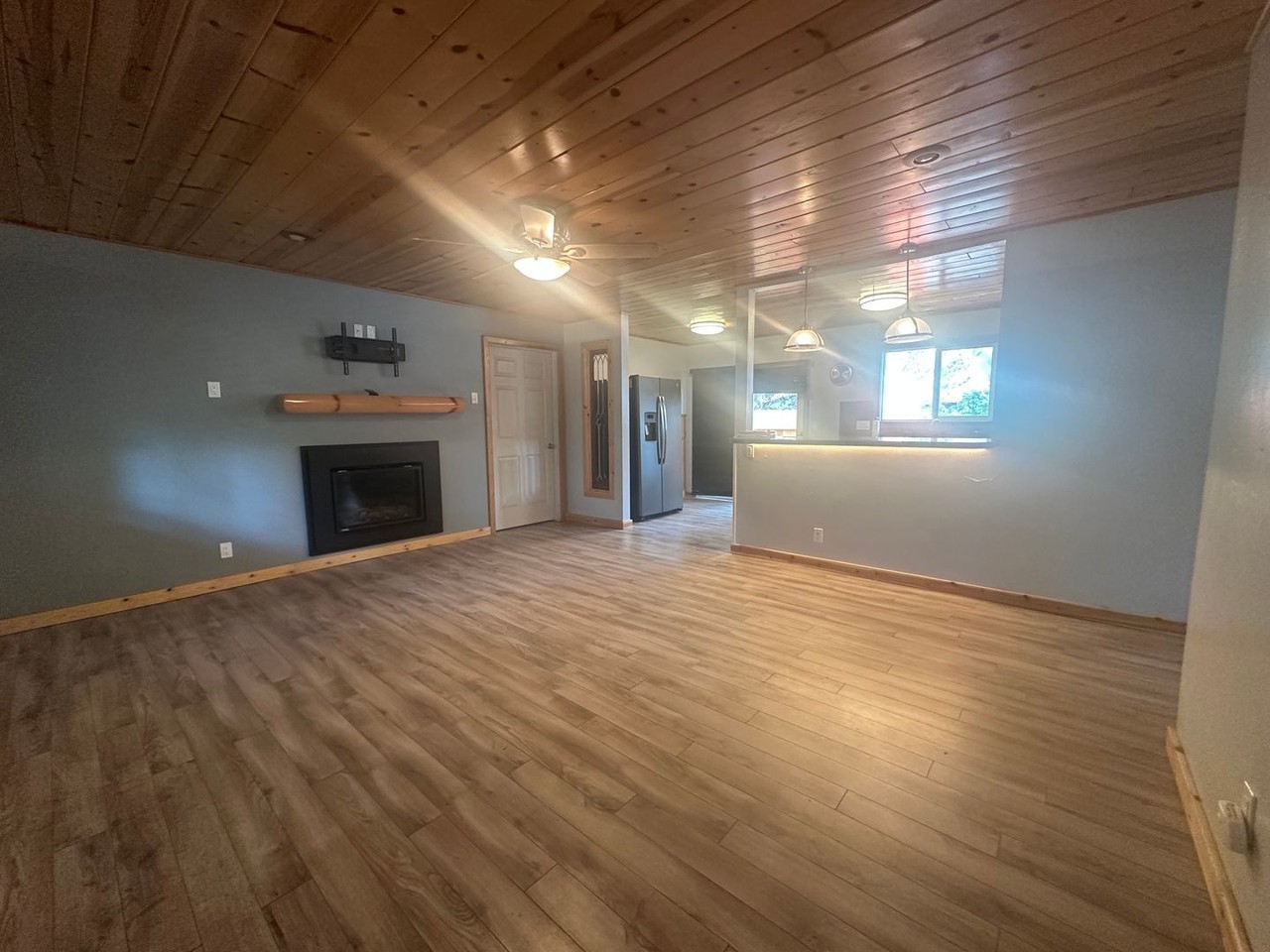 1897 Arrowhead Ave - Photo 2 of 18