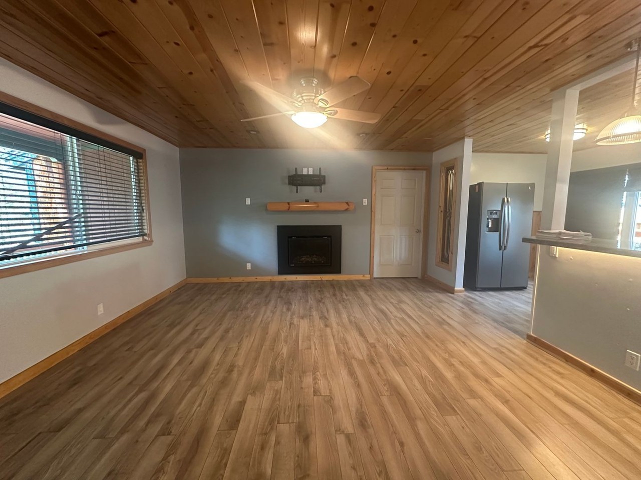 1897 Arrowhead Ave - Photo 3 of 18