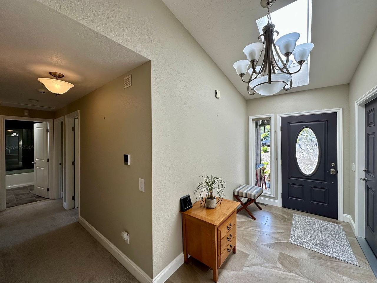 2710 Lakeridge Ln - Photo 2 of 21