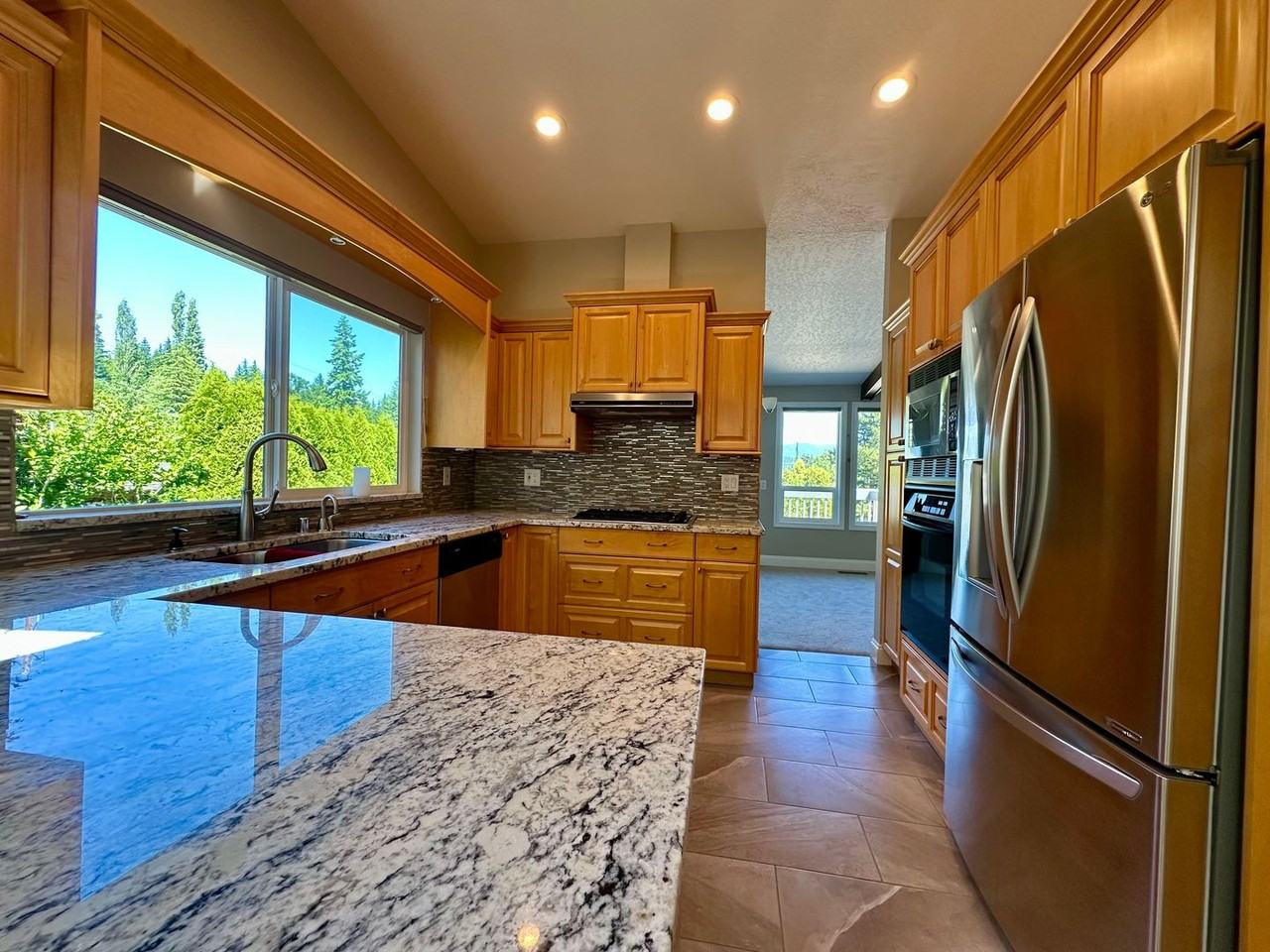 2710 Lakeridge Ln - Photo 3 of 21