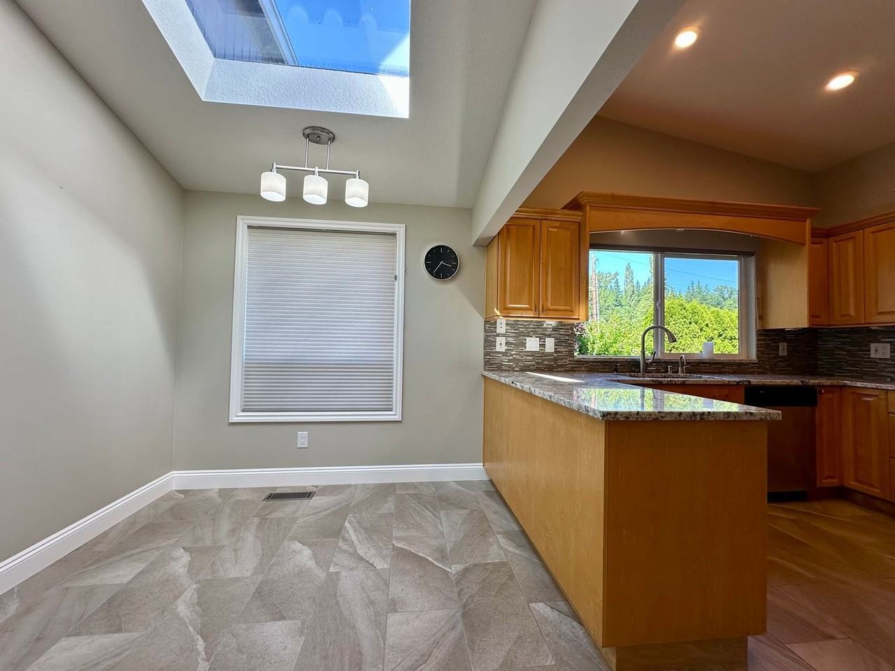 2710 Lakeridge Ln - Photo 4 of 23