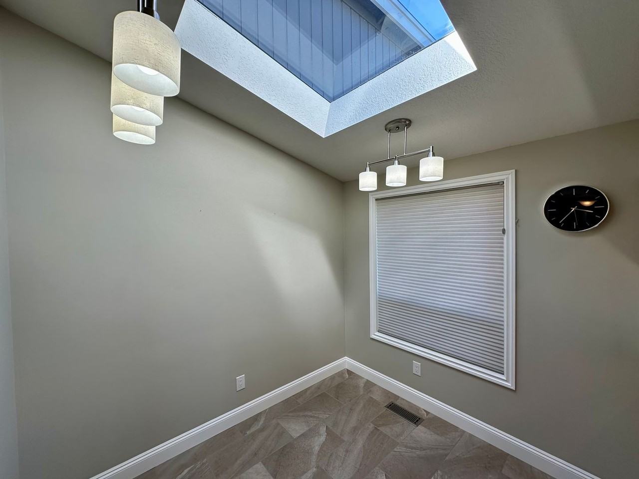 2710 Lakeridge Ln - Photo 5 of 23