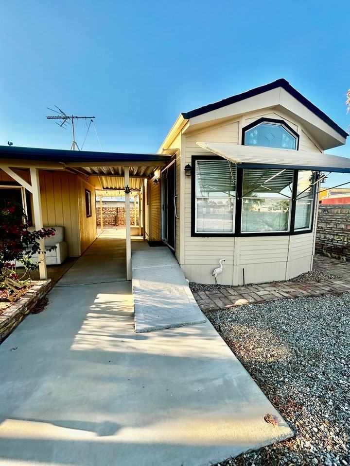 13572 East 47th Lane - Photo 6 of 42