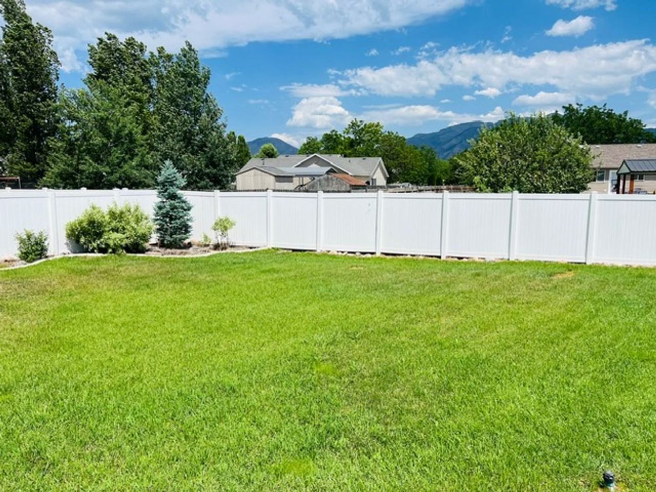 706 S 1690 W - Photo 4 of 24