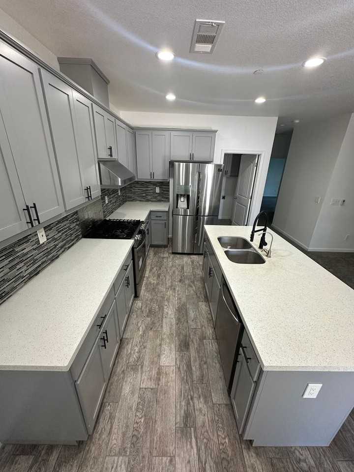 909 E Olive Ave - Photo 5 of 37