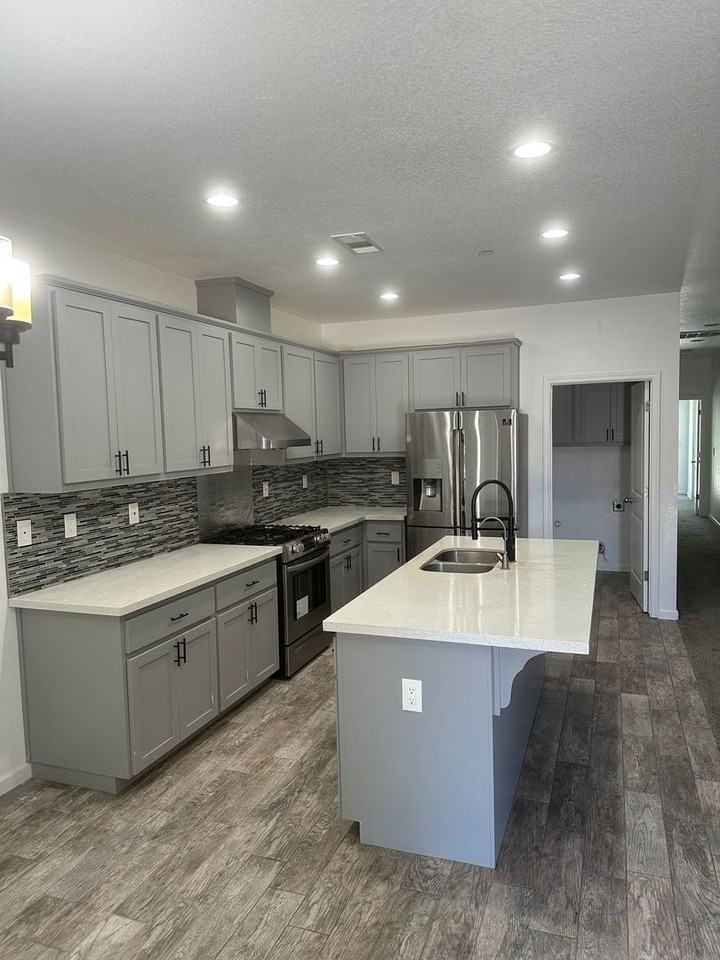 909 E Olive Ave - Photo 6 of 37