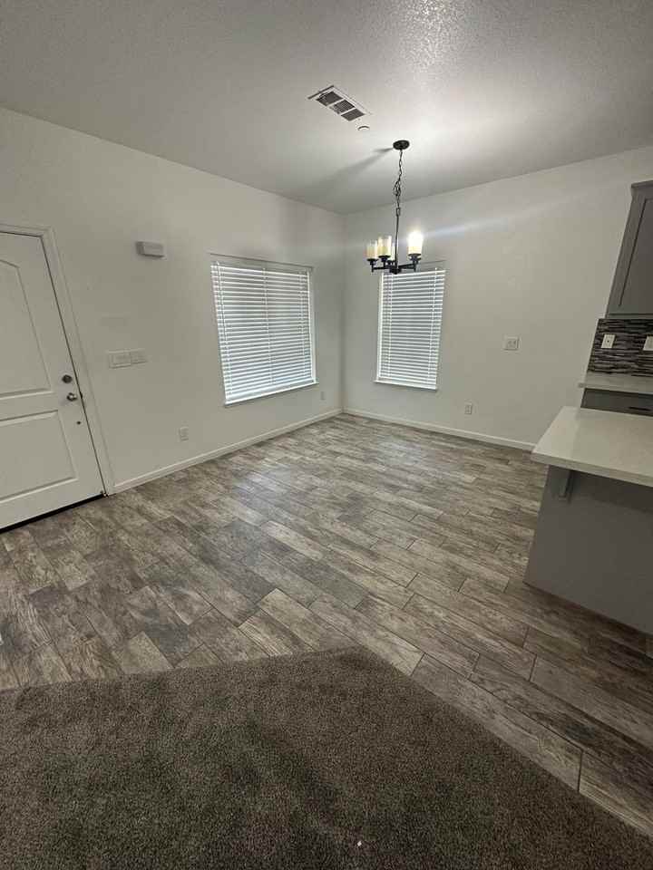 909 E Olive Ave - Photo 7 of 37