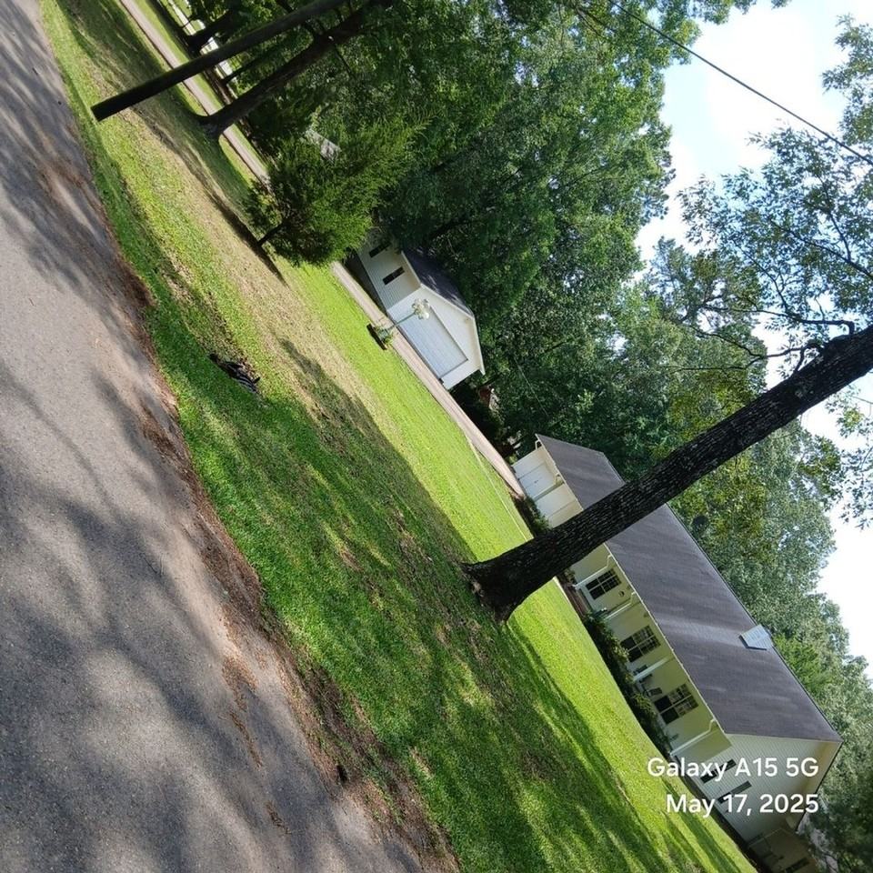 140 Robin Hood Rd - Photo 2 of 4