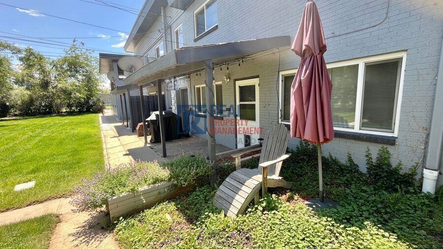 1720 S Cook St - Photo 2 of 15