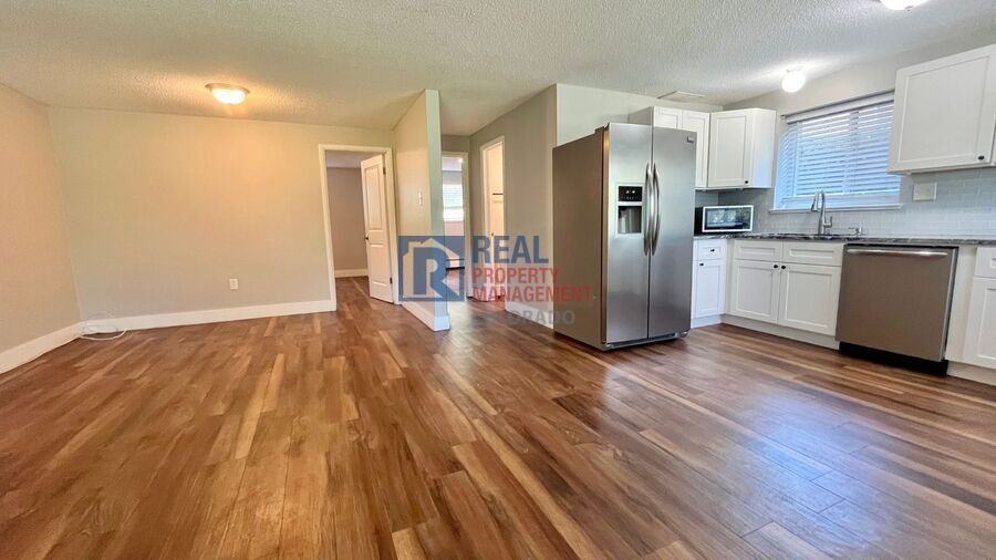 1720 S Cook St - Photo 3 of 15