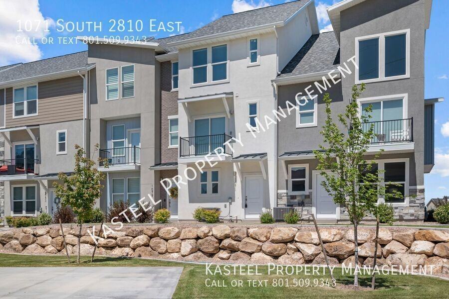 1071 S 2810 E - Photo 2 of 30