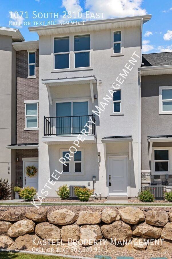 1071 S 2810 E - Photo 3 of 30