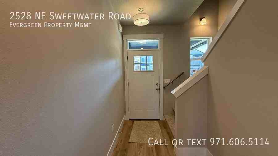 2528 Ne Sweetwater Rd - Photo 3 of 49