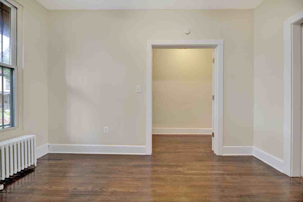 618 Columbia Rd Nw - Photo 5 of 38