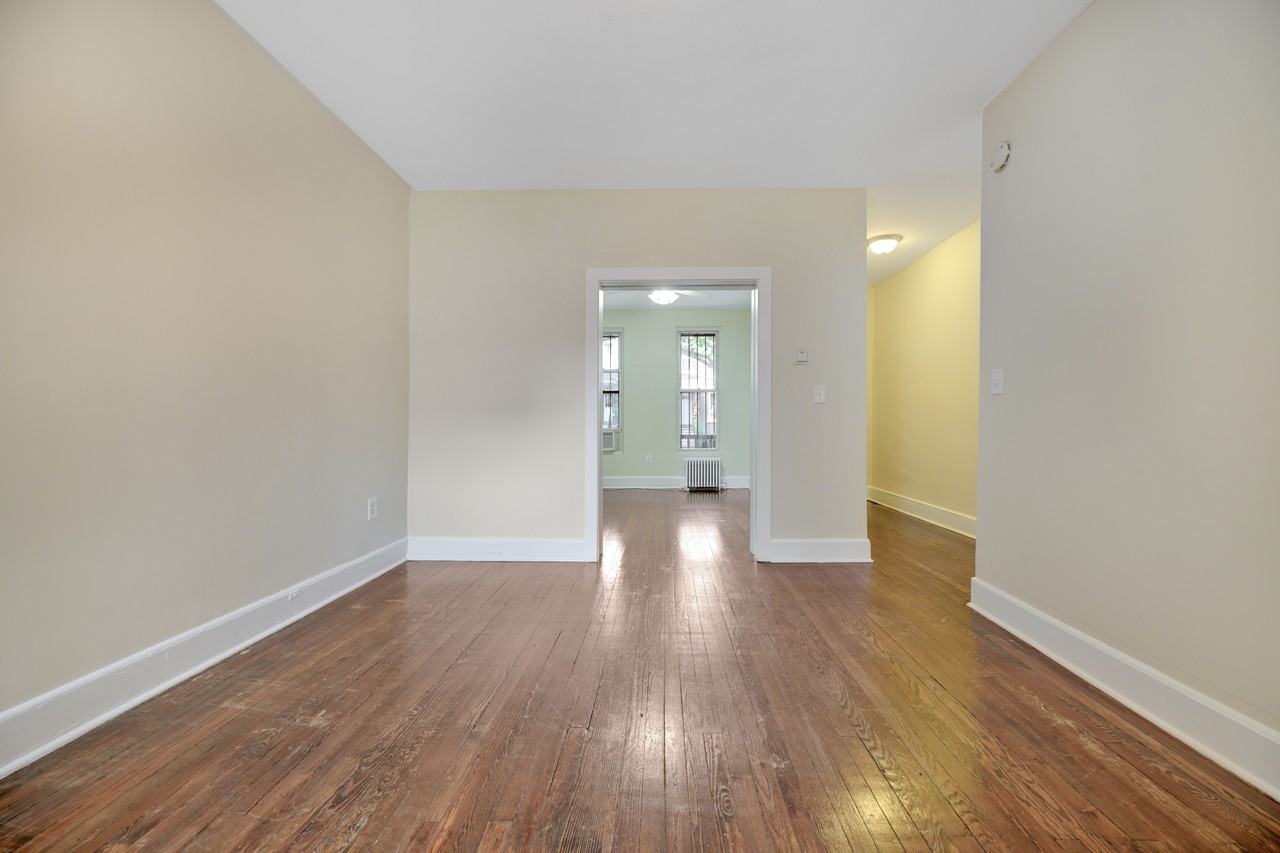 618 Columbia Rd Nw - Photo 7 of 38