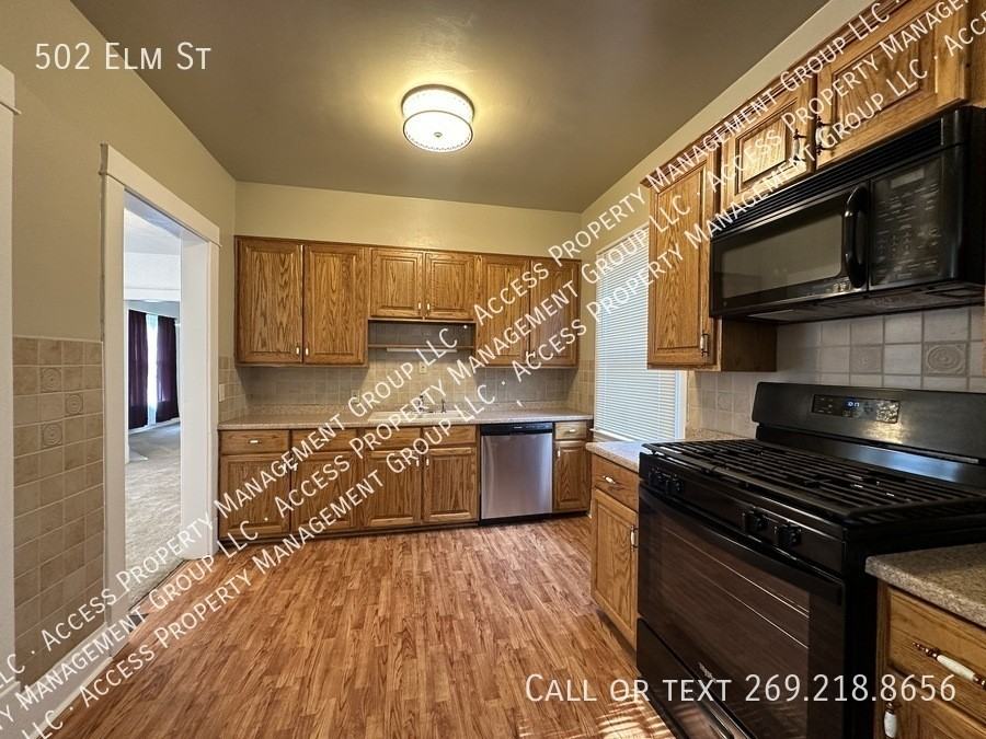 502 Elm St - Photo 2 of 24