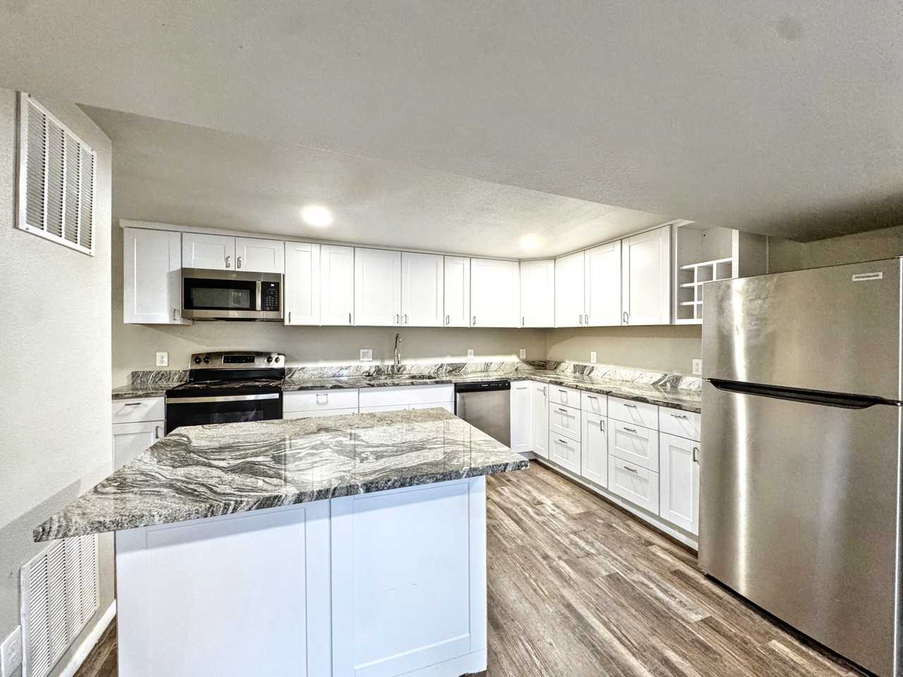 806 Paradise Ln #B - Photo 4 of 11