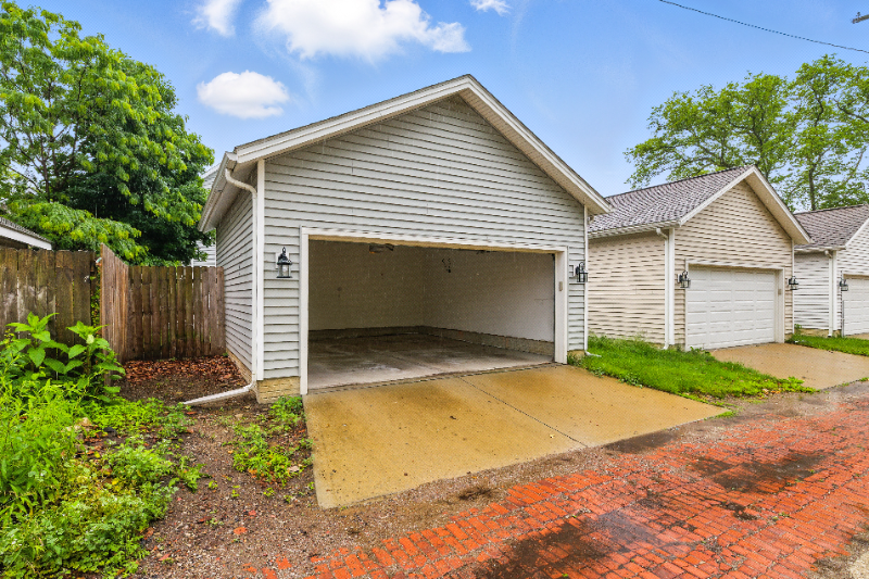 2138 W 41st St - Photo 3 of 22