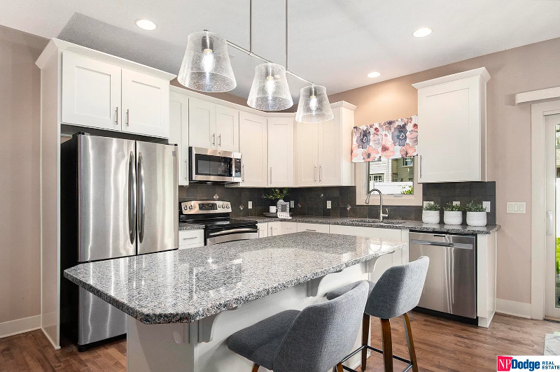 5138 Dodge St - Photo 2 of 20